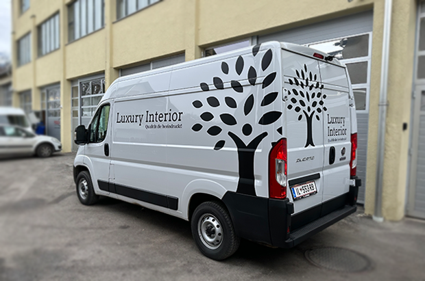 Autofolierung Beschriftung Transporter Wrapfactory Hall in Tirol