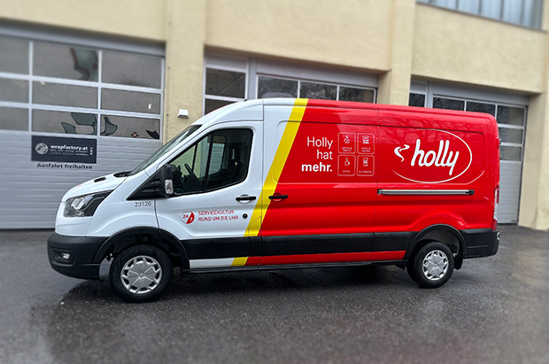 Autofolierung Teilfolierung Logo Holly Seitenansicht Wrapfactory Hall in Tirol